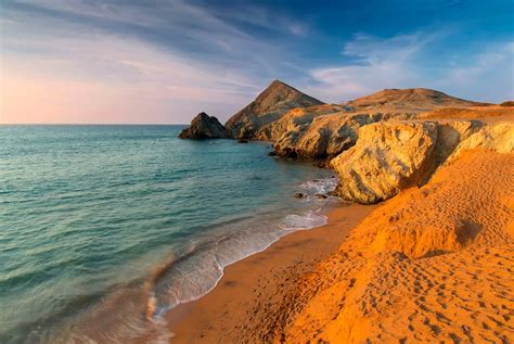   La Guajira: Paysage Évocateur et Rêve Mélancolique d’Oliverio Echeverría! 